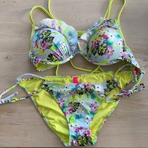 Victoria Secret bikini size 32D and small